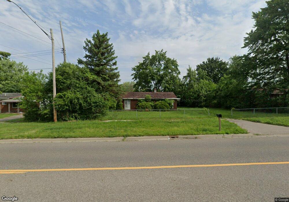 2120 W Coldwater Rd, Flint, MI 48505 - photo 1