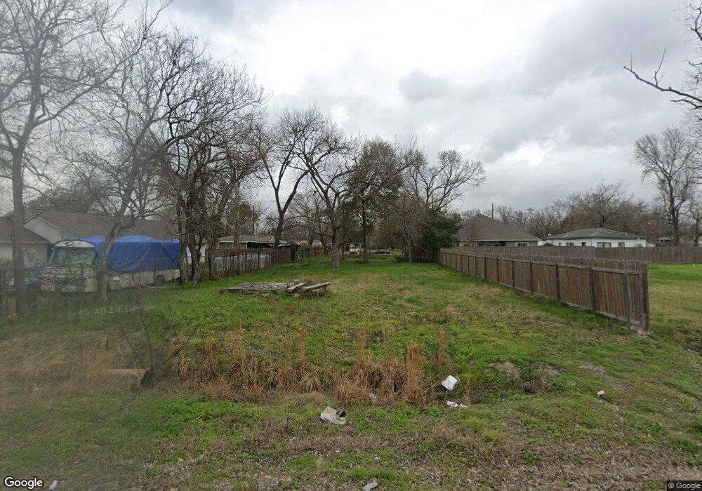 1040 South Ln, Houston, TX 77088 - photo 1