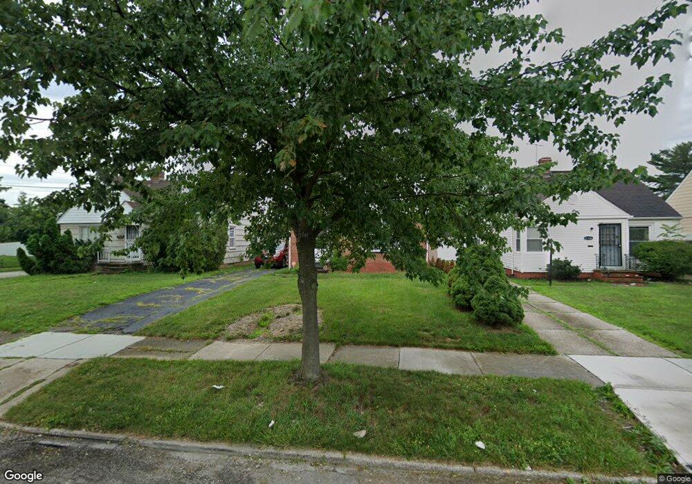 21110 Gardenview Dr, Maple Heights, OH 44137 - photo 1