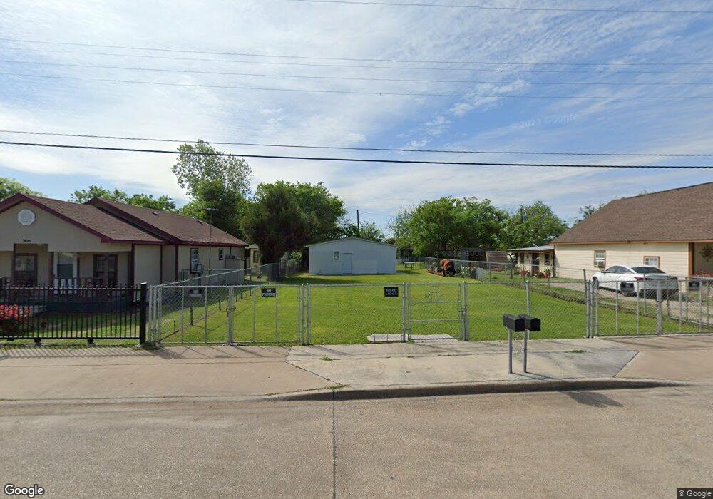 303 Avenue D, Ennis, TX 75119 - photo 1