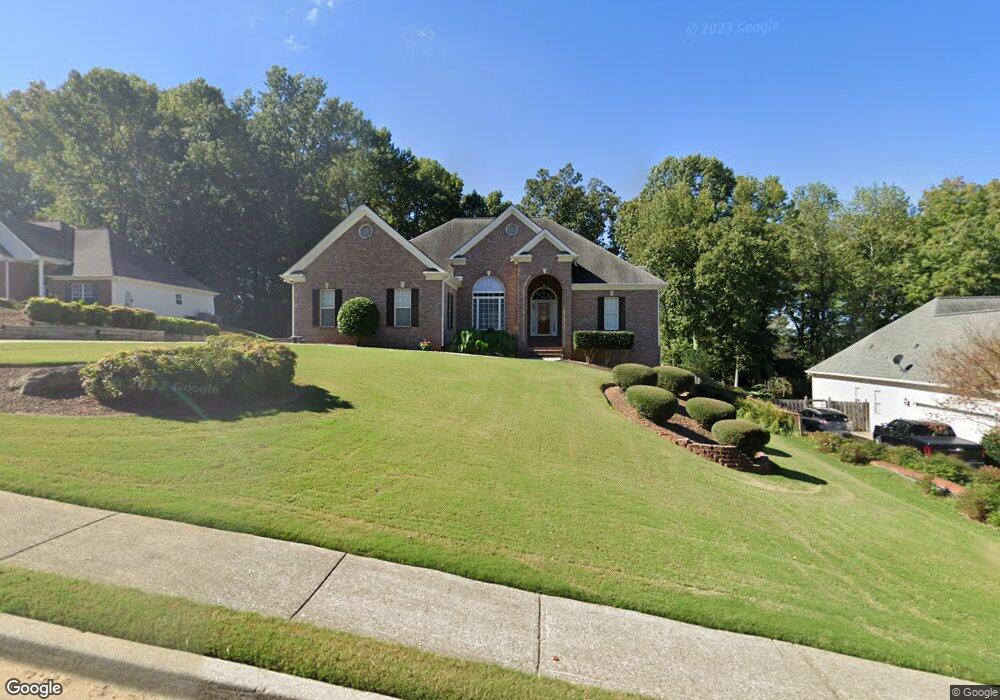1390 Beringer Dr, Hoschton, GA 30548 - photo 1