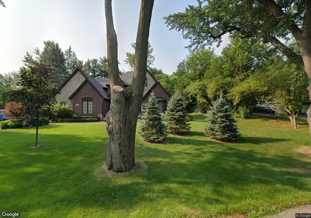 817 N Pemberton Rd, Bloomfield Township, MI 48302 - photo 1