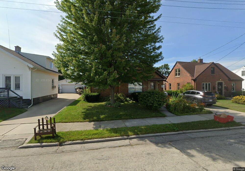 1833 Fairmont St, Manitowoc, WI 54220 - photo 1