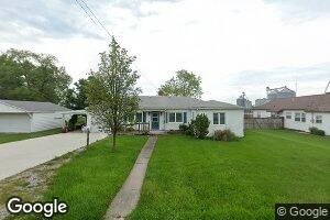107 8th St, Alma, IL 62807