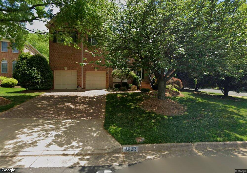 1923 Gables Ln, Vienna, VA 22182 - photo 1