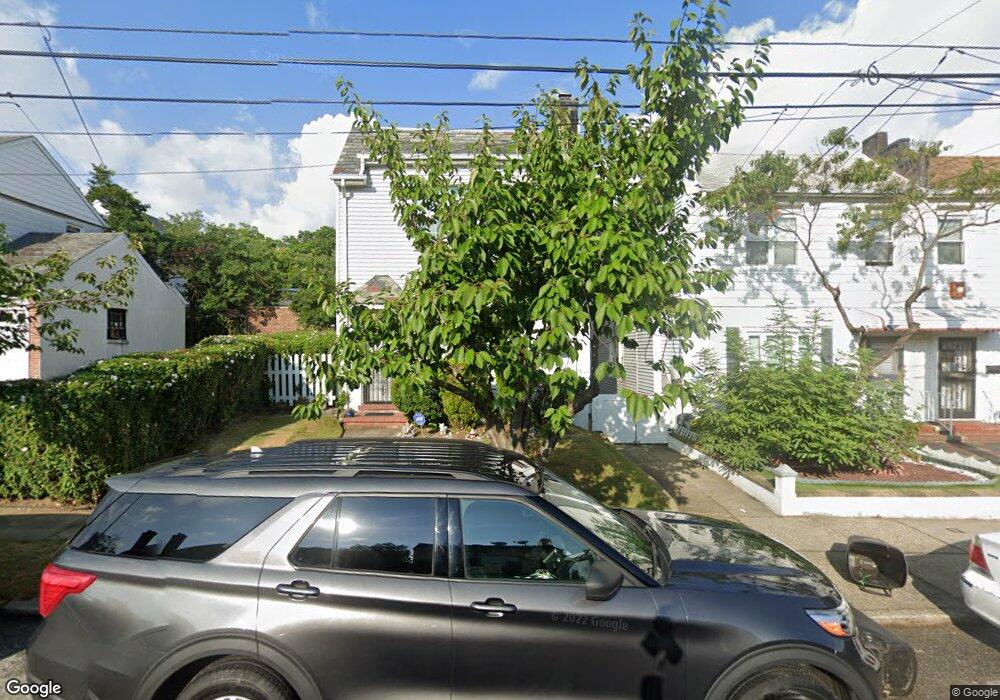 8290 166th St, Jamaica, NY 11432 - photo 1