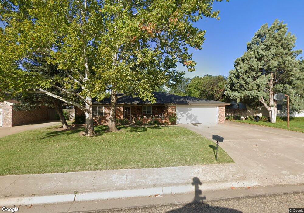 704 Phillips Dr, Dumas, TX 79029 - photo 1