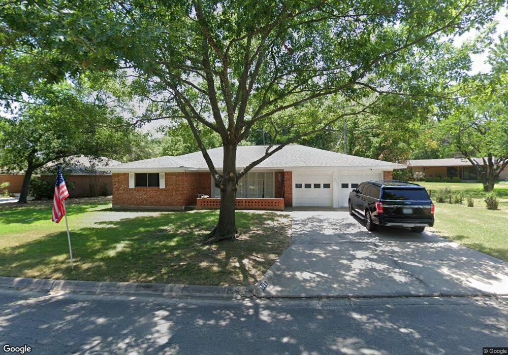 301 Melody Ln, Gainesville, TX 76240 - photo 1