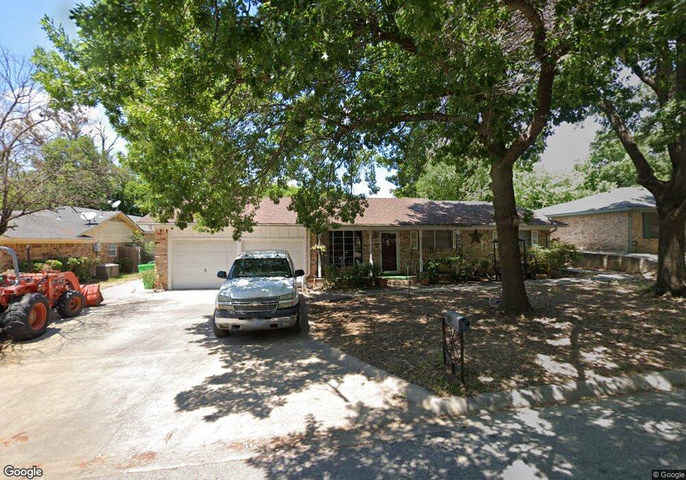 18 Scotsmeadow St, Gainesville, TX 76240 - photo 1