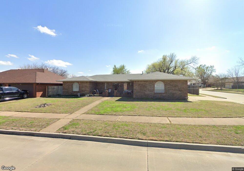 1000 NE 5th St, Moore, OK 73160 - photo 1
