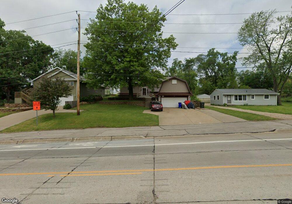 3216 Bowling St SW, Cedar Rapids, IA 52404 - photo 1