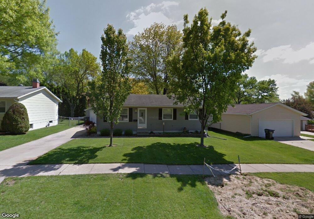 1709 Woodside Ct NW, Cedar Rapids, IA 52405 - photo 1