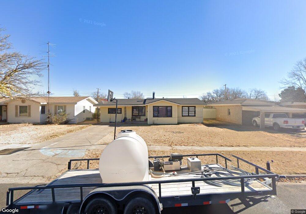 216 Juanita St, Plainview, TX 79072 - photo 1