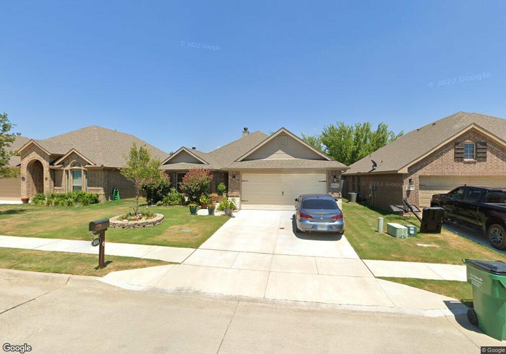 1016 Montrose Ave, Gainesville, TX 76240 - photo 1