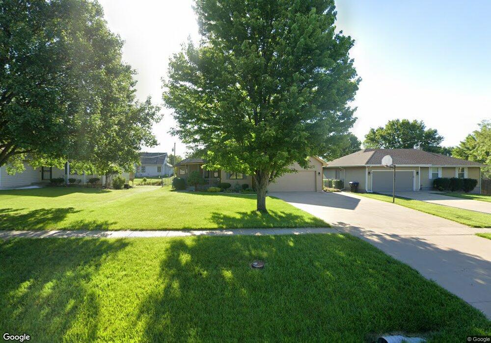2724 SW Indian Hills Rd, Topeka, KS 66614 - photo 1