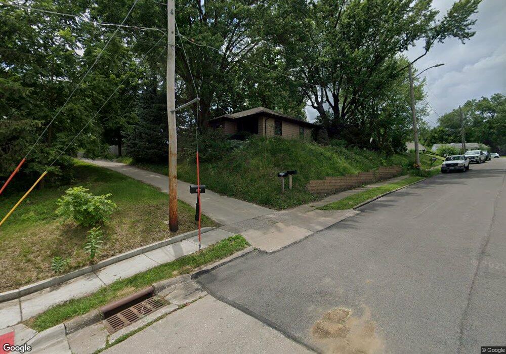 1212 Cedar St, Davenport, IA 52804 - photo 1