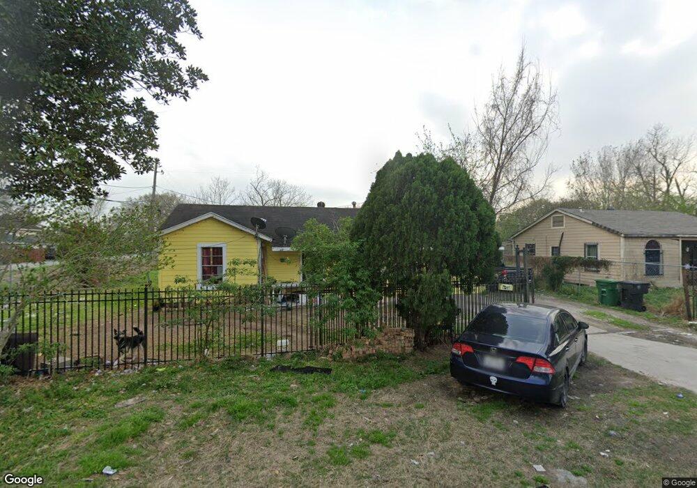 170 E Witcher Ln, Houston, TX 77076 - photo 1