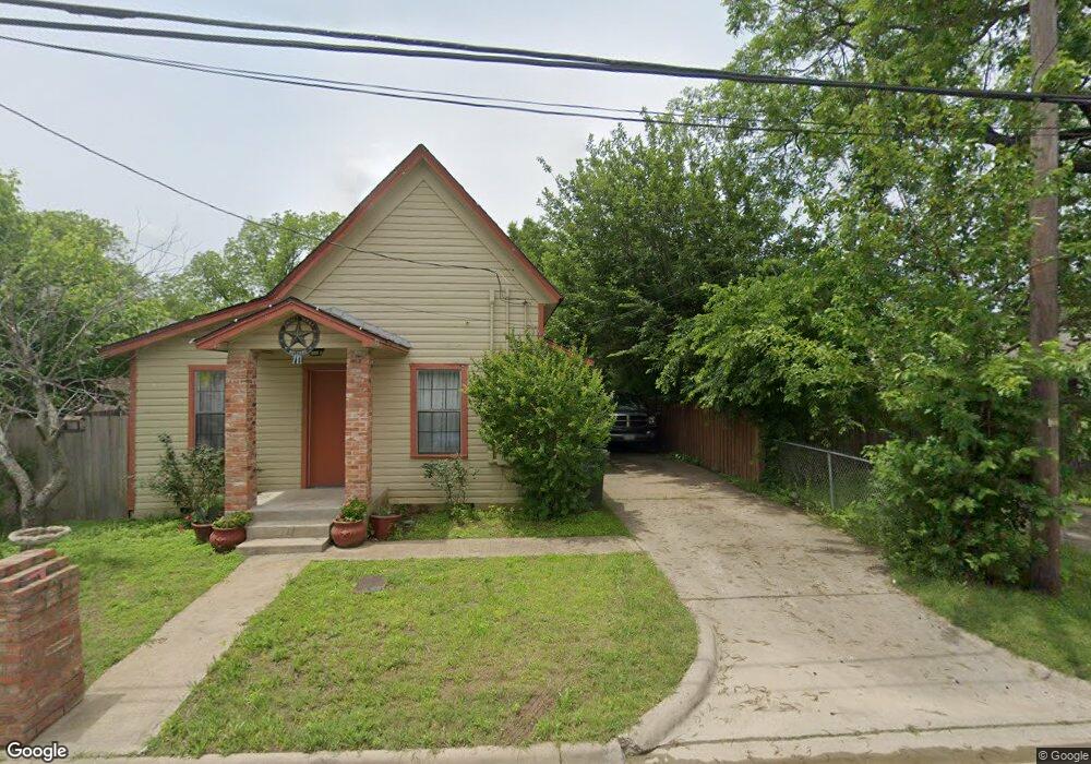 711 N Brazos Ave, Cleburne, TX 76031 - photo 1