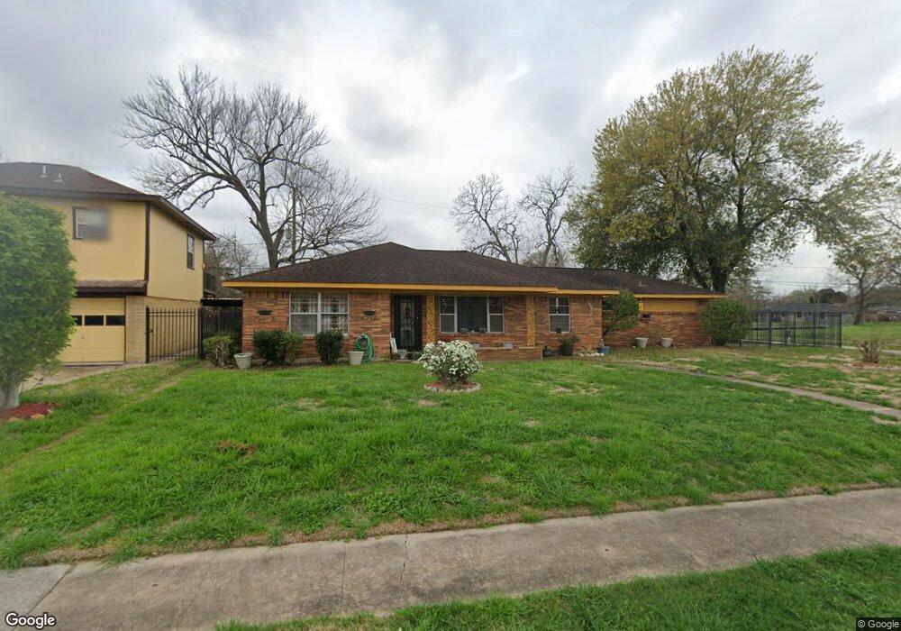 402 Glenburnie Dr, Houston, TX 77022 - photo 1