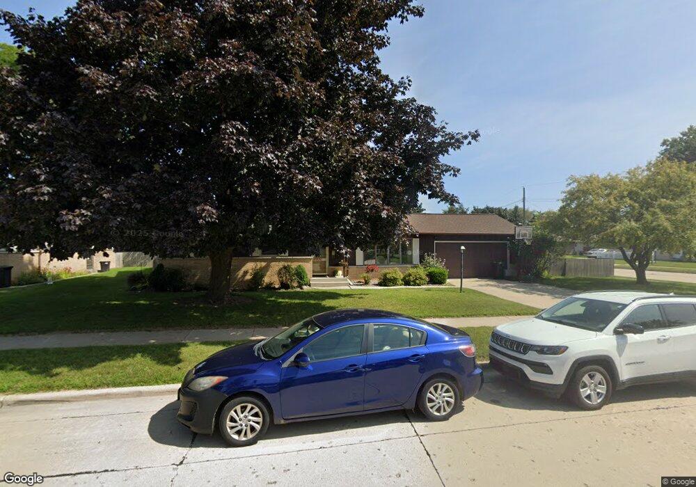 2104 Lexington Dr, Manitowoc, WI 54220 - photo 1