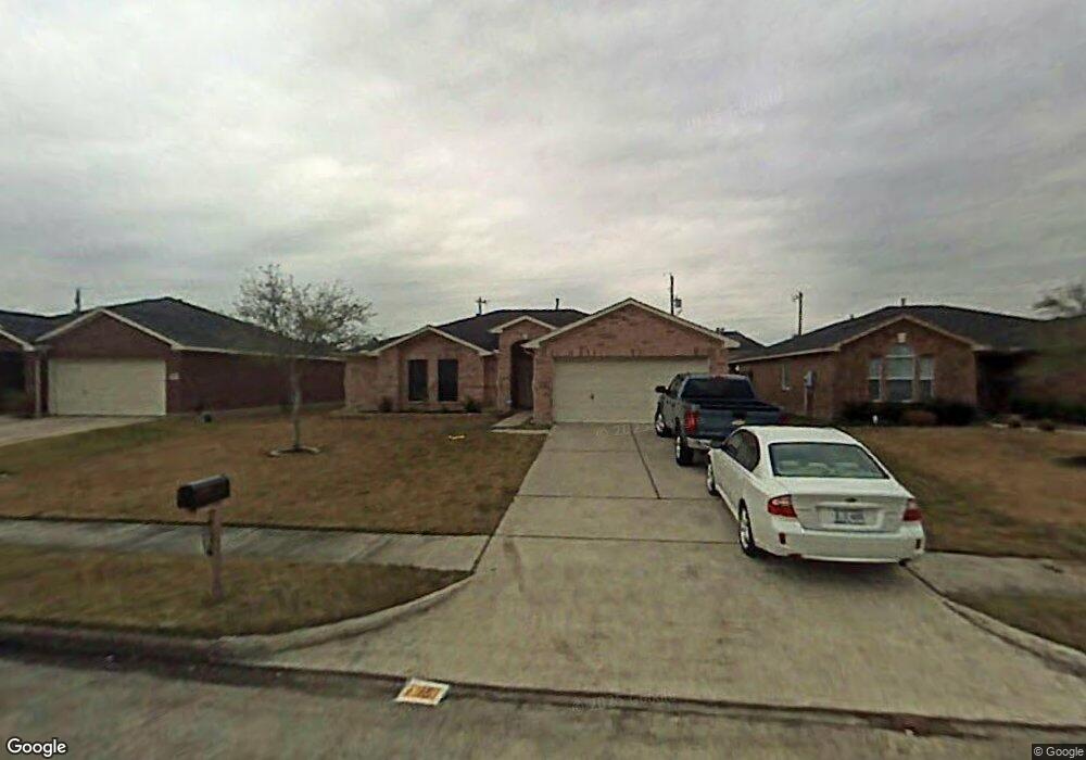 2915 Community Dr, Alvin, TX 77511 - photo 1