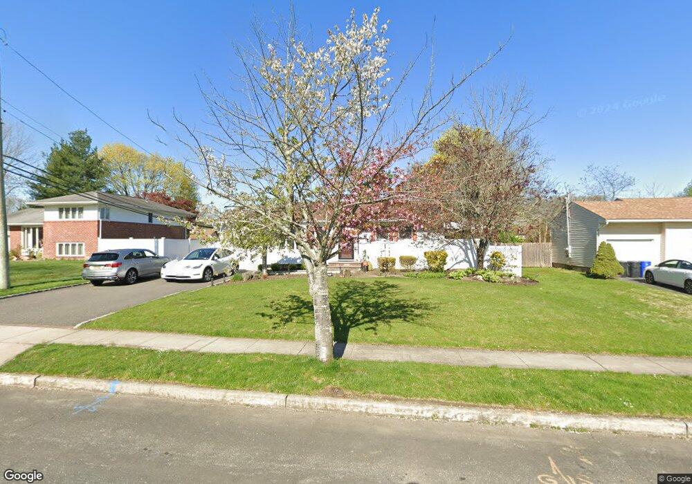 10 Yates Ave, ComMacK, NY 11725 - photo 1