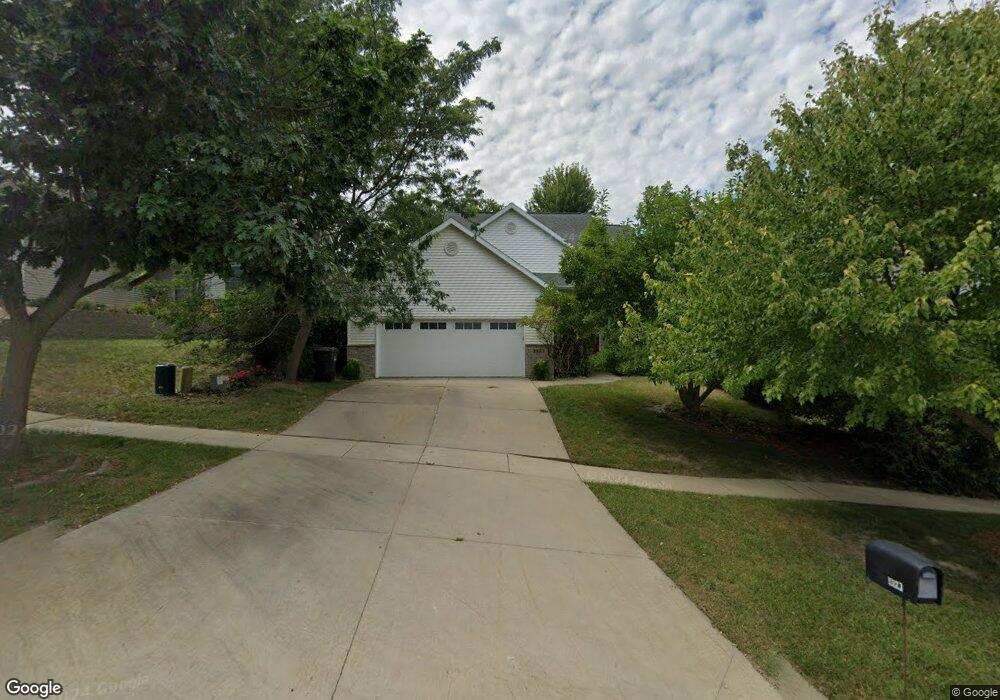 1323 34th St SE, Cedar Rapids, IA 52403 - photo 1