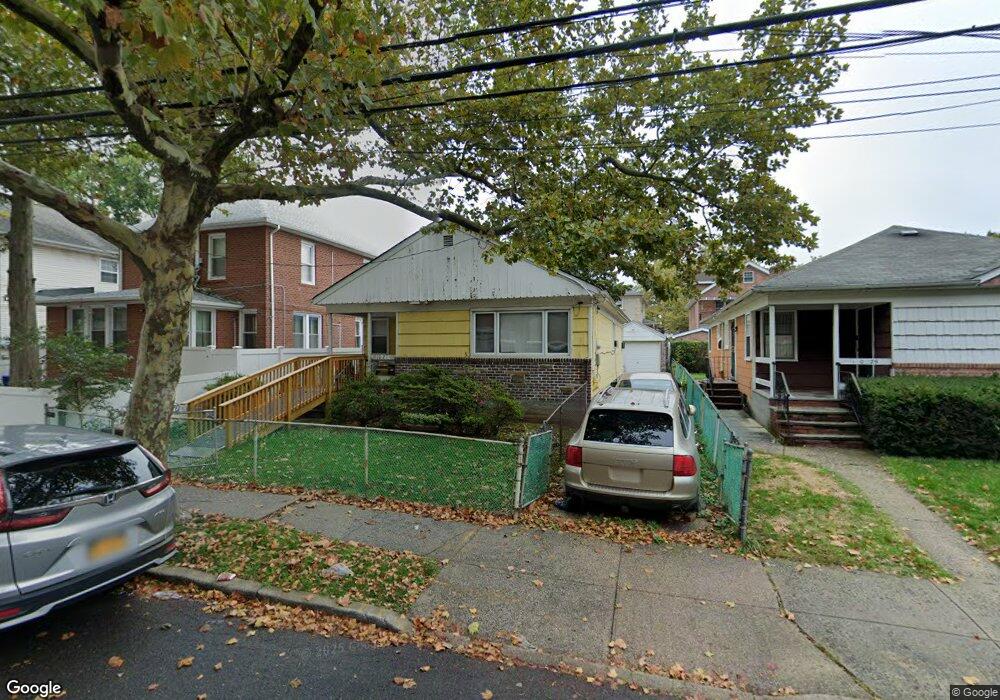 16025 75th Ave, Fresh Meadows, NY 11366 - photo 1