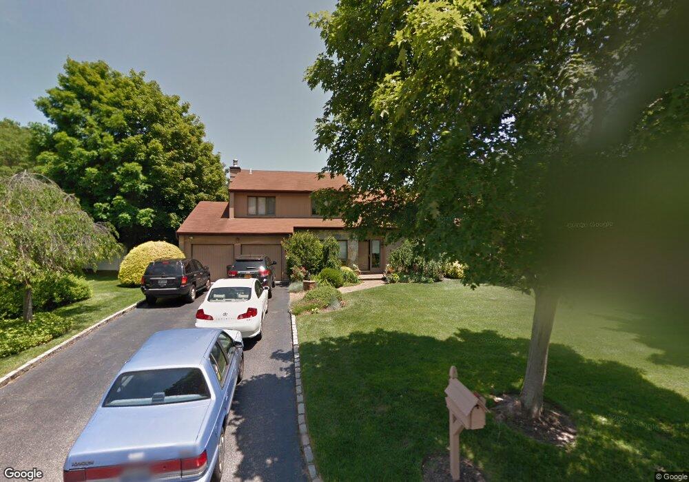 4 Long Meadow Rd, ComMacK, NY 11725 - photo 1