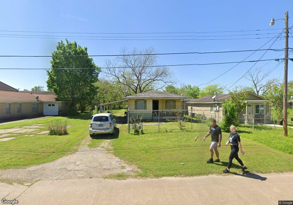2412 Avenue B, Bay City, TX 77414 - photo 1