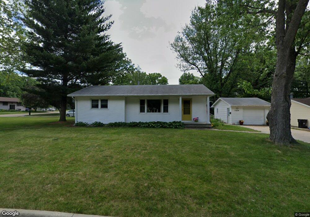1604 S Forest Rd, Cedar Falls, IA 50613 - photo 1