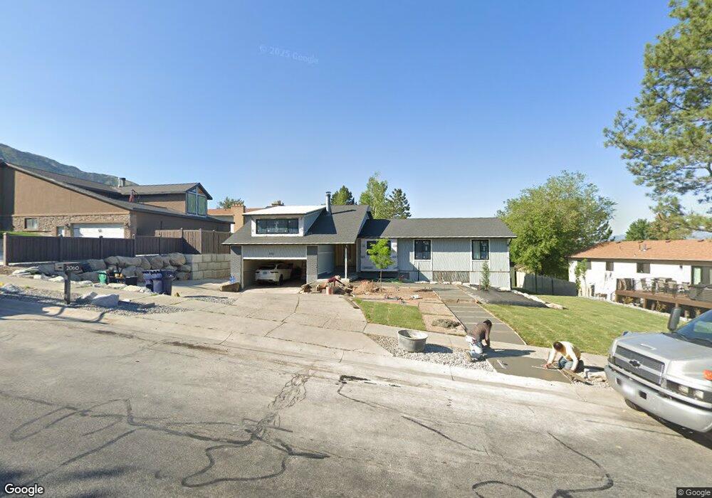 2060 E Pepperwood Dr, Sandy, UT 84092 - photo 1