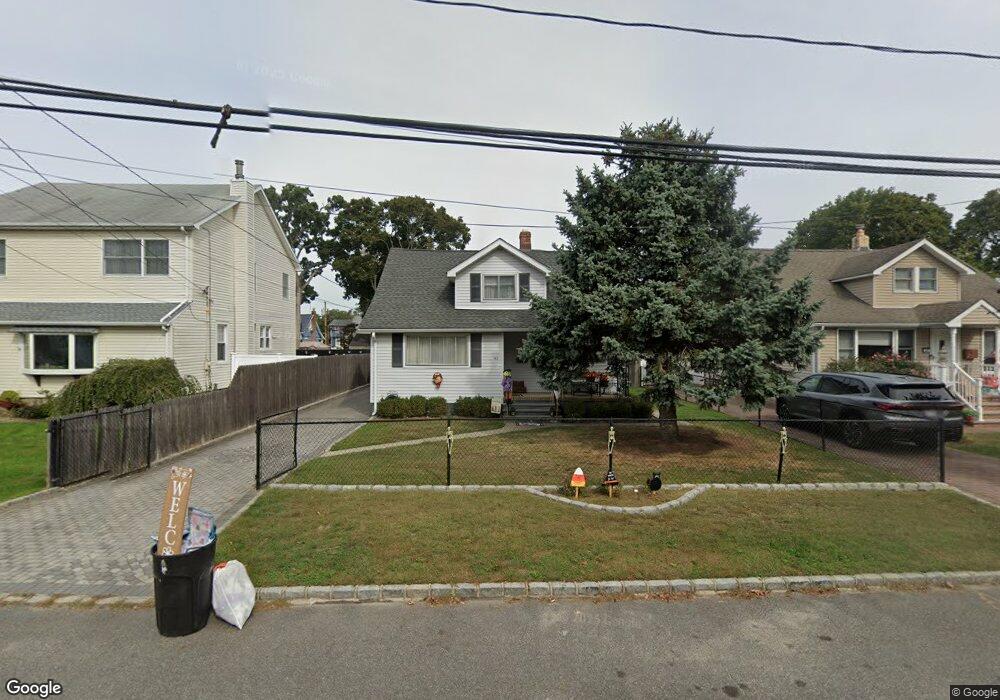 43 Hemlock St, Islip, NY 11751 - photo 1