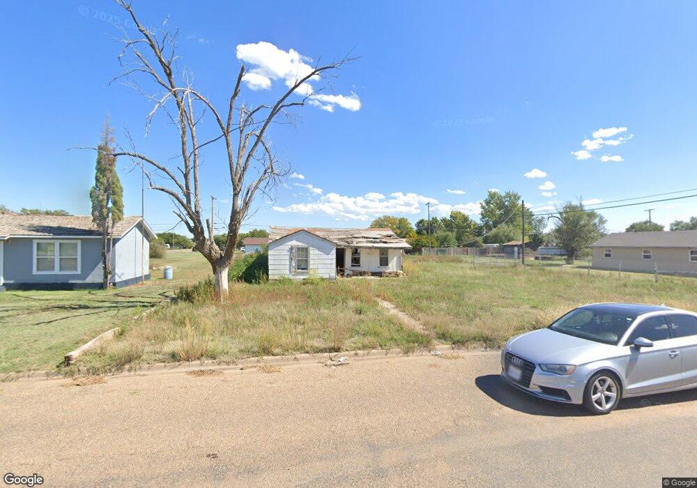 1013 Binkley Ave, Dumas, TX 79029 - photo 1