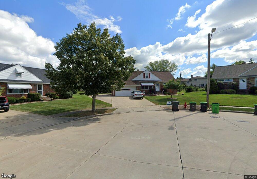 30435 Club Ct, Wickliffe, OH 44092 - photo 1