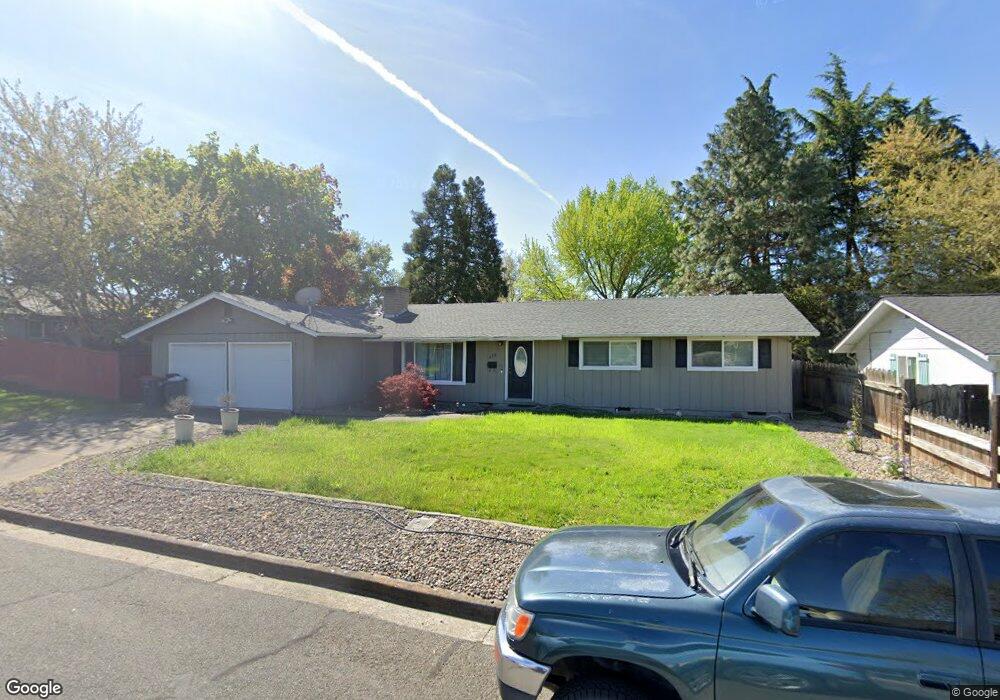 204 Victoria Way, Central Point, OR 97502 - photo 1