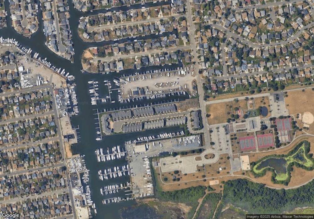 20 Ocean Watch Ct unit 20, Freeport, NY 11520 - photo 1