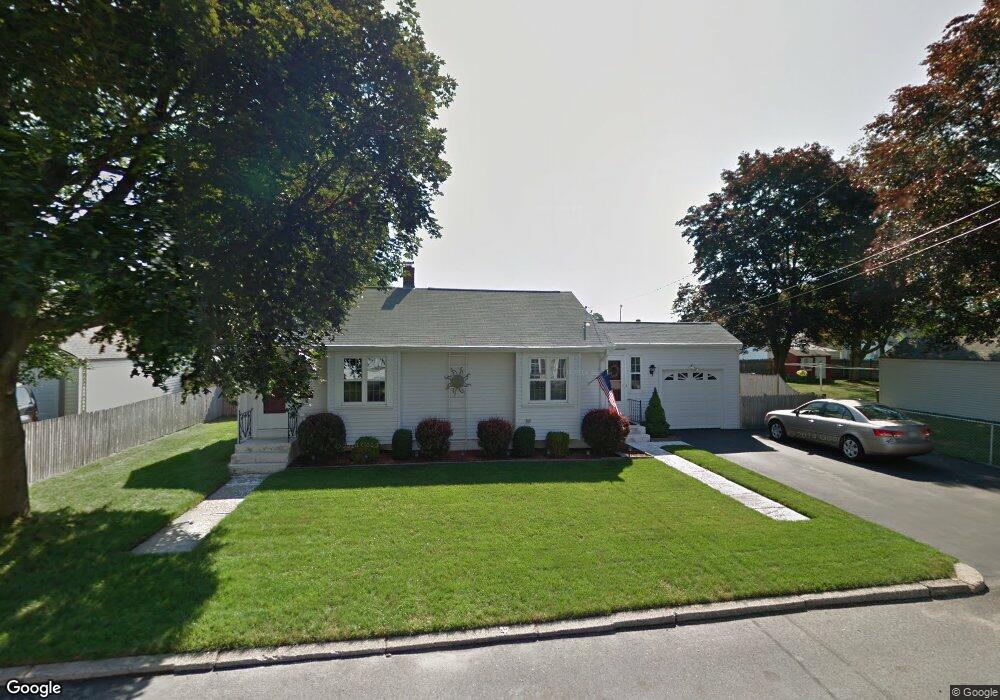 125 Maplecrest Dr, Pawtucket, RI 02861 - photo 1