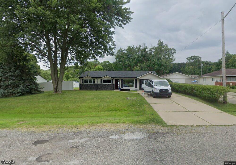 1933 Sarona Ln, West Bloomfield, MI 48324 - photo 1