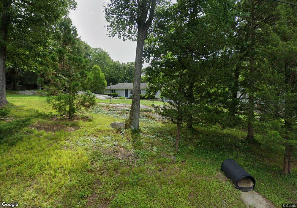 10 Memory Ln, Greenwich, CT 06831 - photo 1