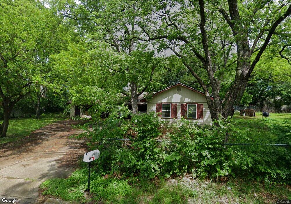 1216 N Weaver St, Gainesville, TX 76240 - photo 1