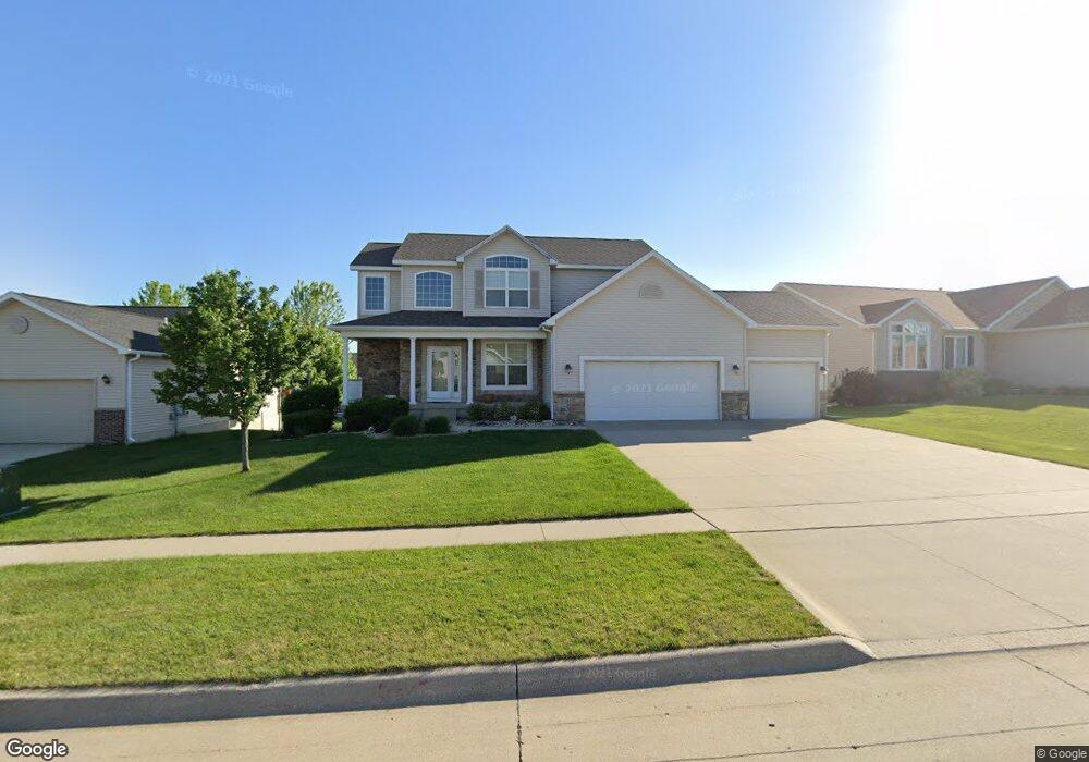 1621 Quail Run Ln, Cedar Falls, IA 50613 - photo 1
