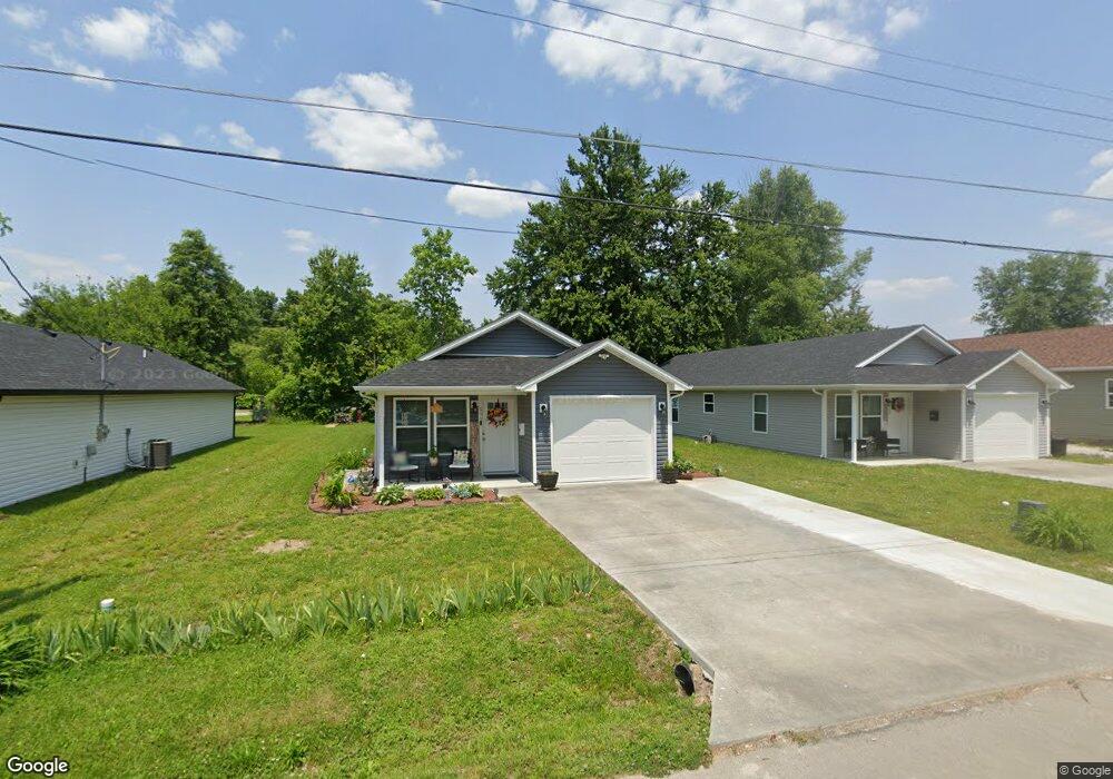 596 W Maple St, Austin, IN 47102 - photo 1