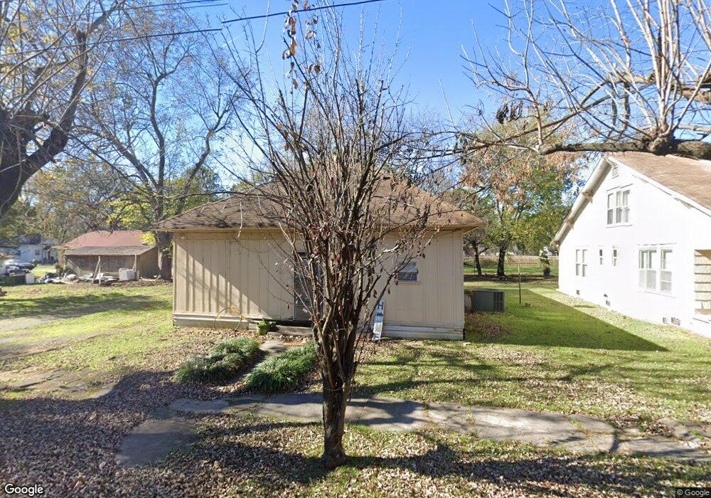 306 S Porter St, Stuttgart, AR 72160 - photo 1