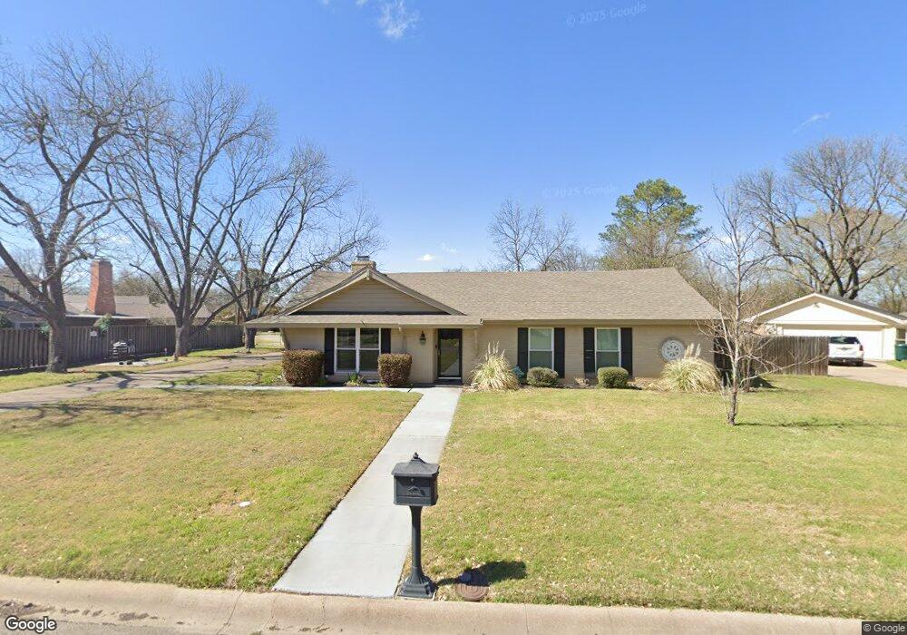 1218 Crestwood Dr, Cleburne, TX 76033 - photo 1