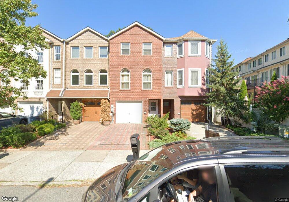 192 Wellington Ct, Staten Island, NY 10314 - photo 1