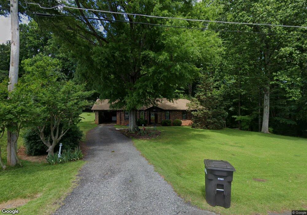 1813 Kenmore Dr, Statesville, NC 28625 - photo 1