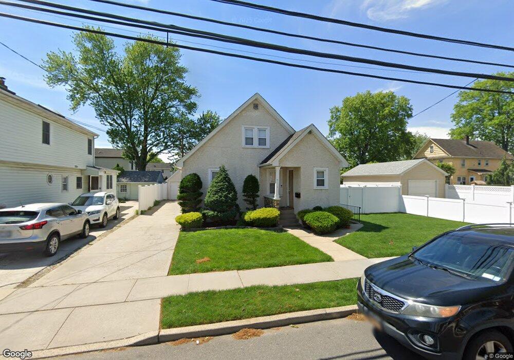 911 Washington St, Franklin Square, NY 11010 - photo 1