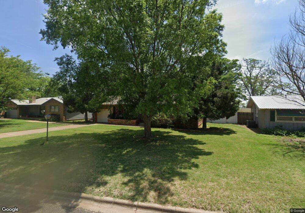 202 Thomas Blvd, Plainview, TX 79072 - photo 1