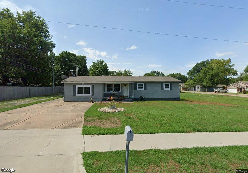 205 E 11th St, Claremore, OK 74017 - photo 1